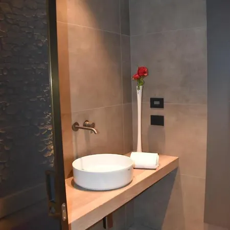 Ferienhaus Serendipity - 4 - 20 Posti Letto - 10 Bagni - 2 Parcheggi Privati - Alba Centro Storico *