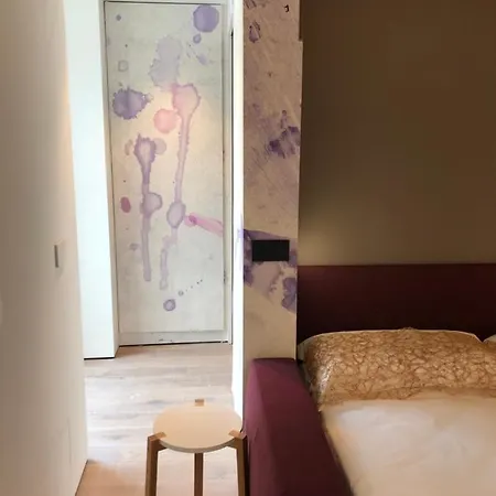 Serendipity - 4 - 20 Posti Letto - 10 Bagni - 2 Parcheggi Privati - Alba Centro Storico Ferienhaus