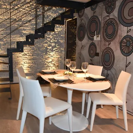 Serendipity - 4 - 20 Posti Letto - 10 Bagni - 2 Parcheggi Privati - Alba Centro Storico 펜션 *