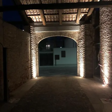 Ferienhaus Serendipity - 4 - 20 Posti Letto - 10 Bagni - 2 Parcheggi Privati - Alba Centro Storico